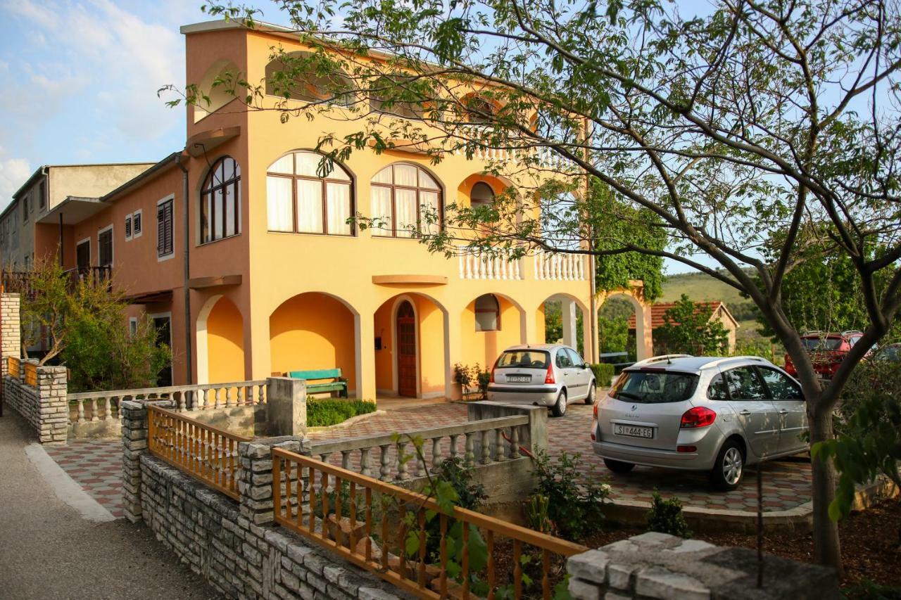 Apartment Nakic Vrpolje Exterior photo